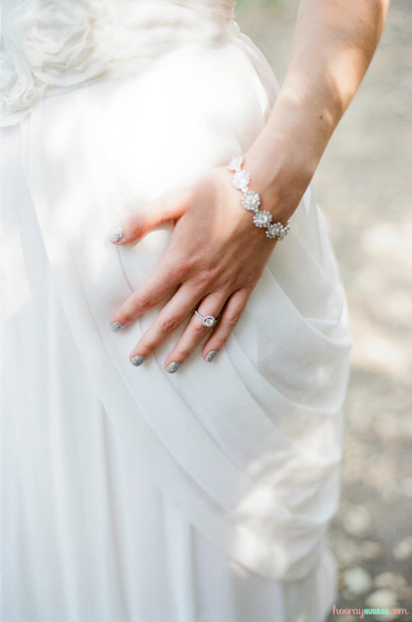 silver-loose-glitter-gel-nails-wedding-ring