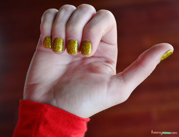 gold-loose-glitter-gel-nails-manicure-2